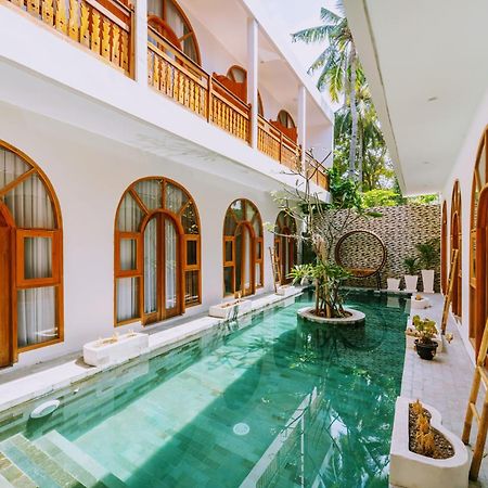 Yulaman Hotel Гили Траванган Экстерьер фото